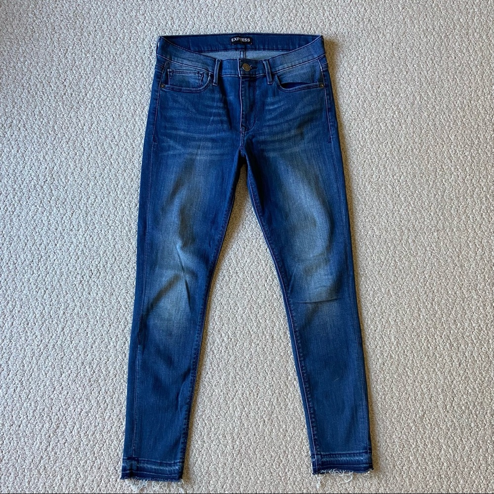 EXPRESS MID RISE, MEDIUM WASH, ANKLE LEGGING JEAN - SIZE 6
